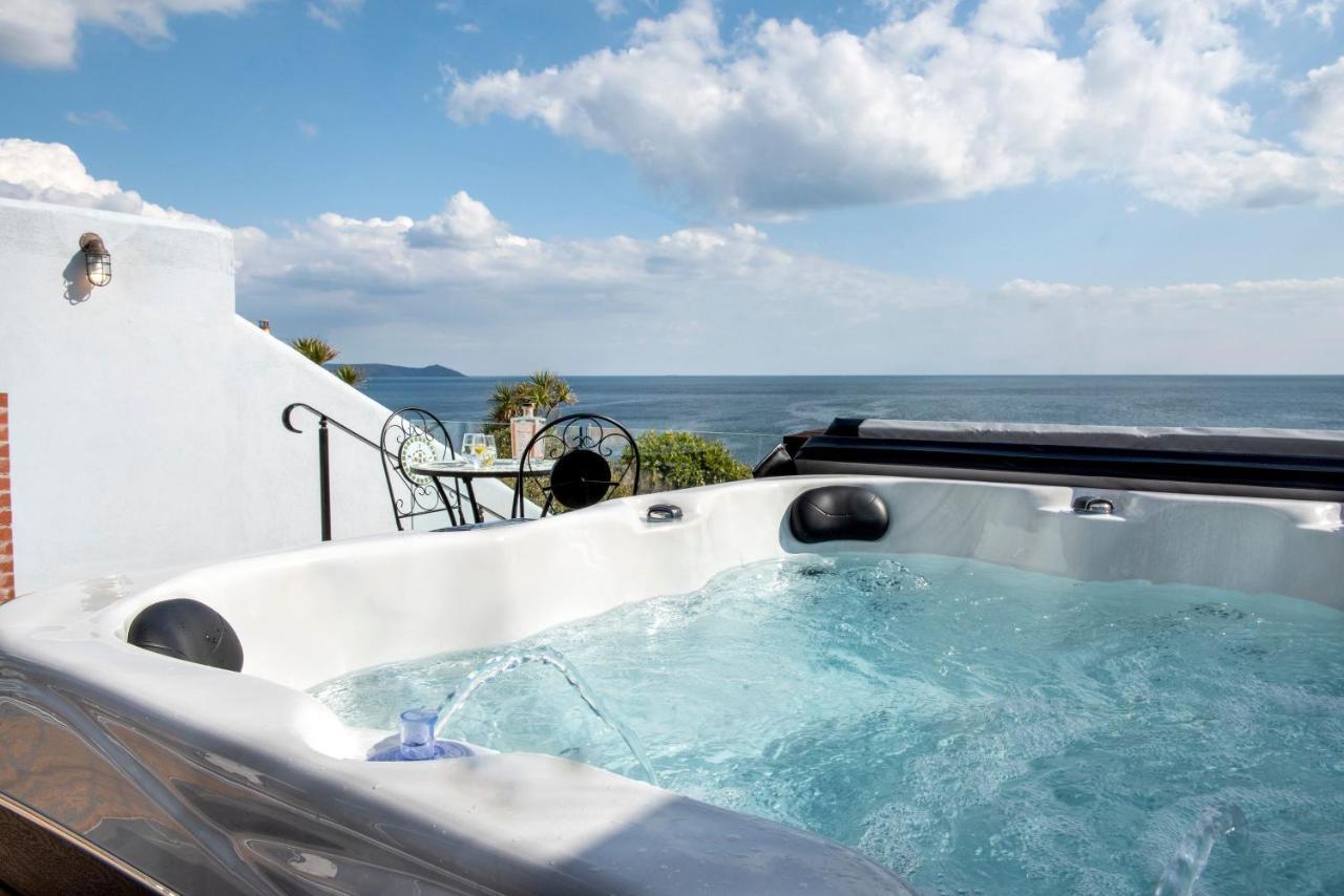 Hawkins With Hot Tub * Torpoint