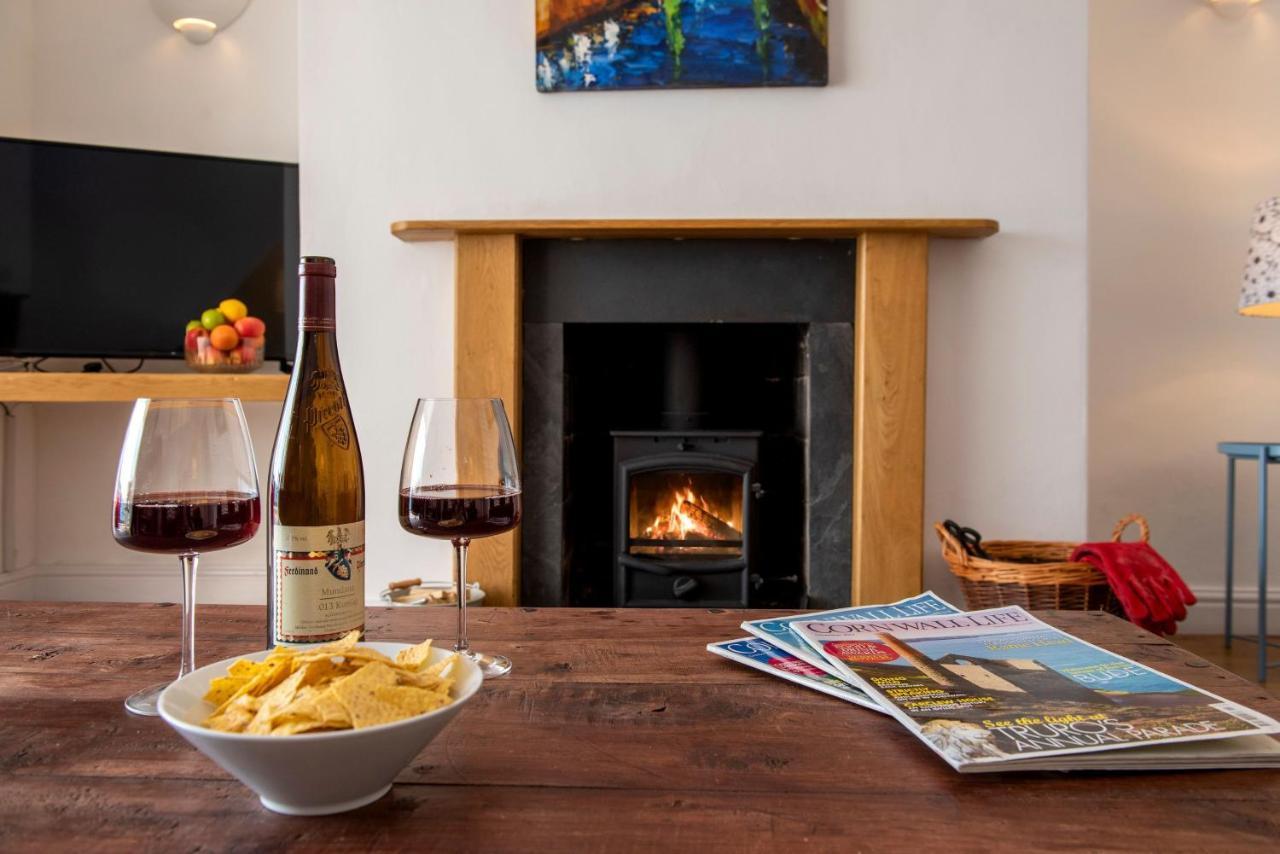 Hawkins With Hot Tub Holiday home Torpoint