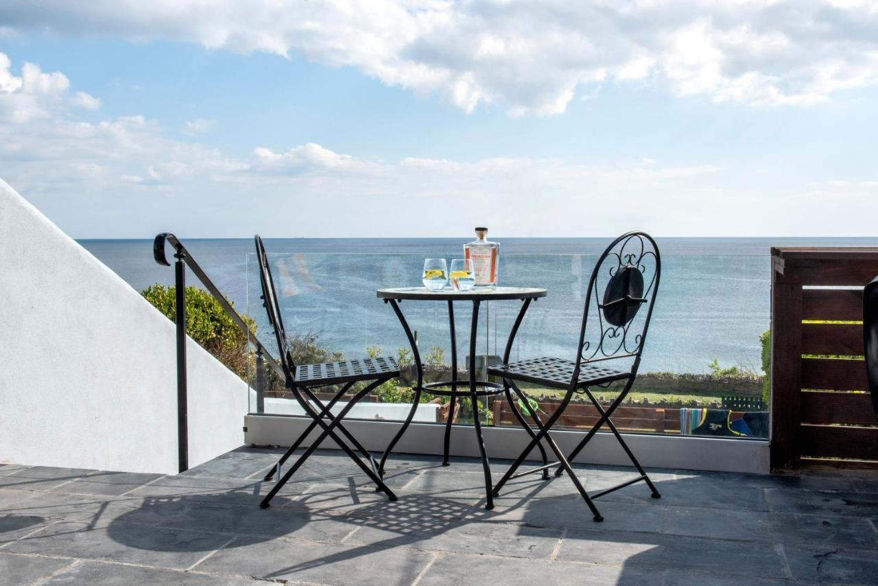 Hawkins With Hot Tub Holiday home *